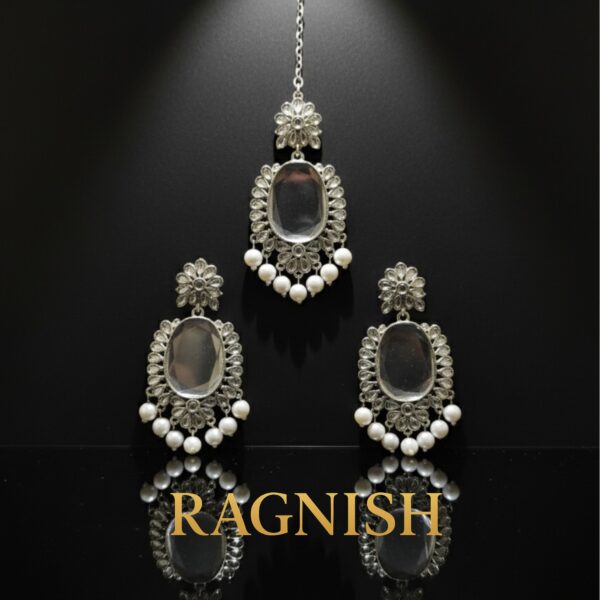 Elegant RAGNISH Heritage Bridal Set featuring ornate maang tikka and matching statement earrings.